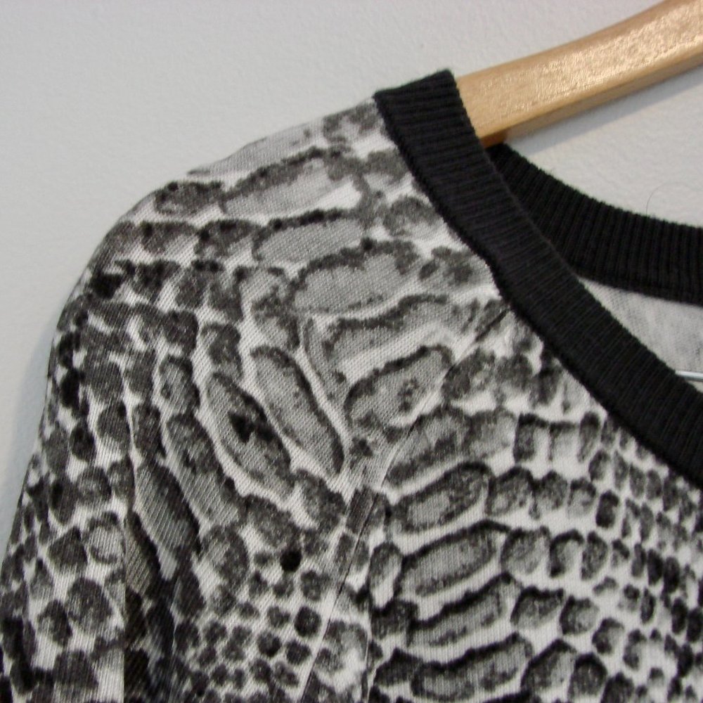 Animal Print Tunic Sweater Black White Snakeskin Print Asymmetrical Hem Small - Picture 6 of 16